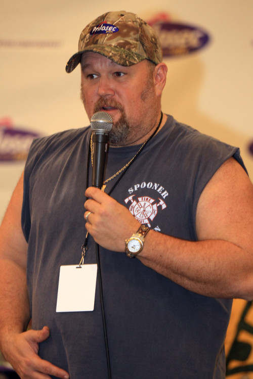 herofiend1983:  I don’t care what ya say, that Larry The Cable Guy is one fine bear! Check out my new tumblr page “Facial Hair Fetish”…. Where the men are separated from the boys!