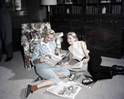 Grace Kelly reading magazines with a friend, 1954