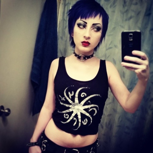 davidbowiesnipple:  Being dragged to a family gathering today, decided to be boring and casual because it’s hot as balls out. #me #goth #gothgoth #thecure 