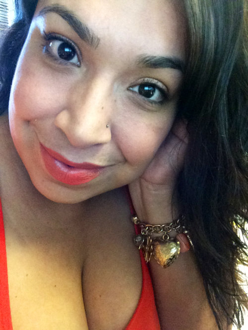 latinarosa:  little red dress :) 