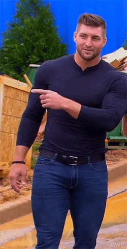 legendarygardenernacho:  phd-bullrider:  Teboner in skinny jeans   WOOOOWWWW … WHAT A BEAUTIFUL GUY