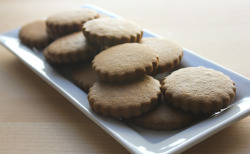 lets-just-eat:  Gingerbread Shortbread Cookies