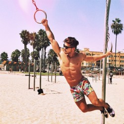 dudes-on-demand:  Julian Gabriel