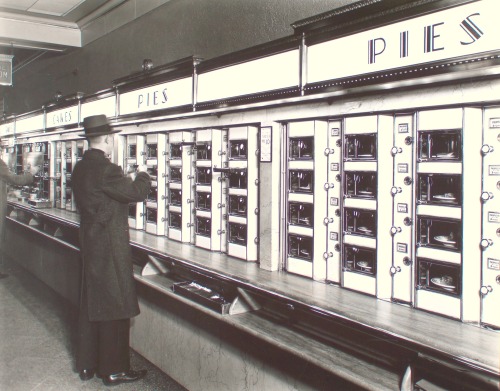 onceuponatown:The first automats — restaurants serving food primarily through vending machines