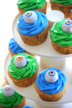 thecakebar:  Monster Cupcakes you can buy