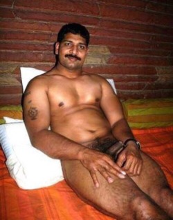 indianbears:  HOT INDIAN MUSCLE BEAR  Probably