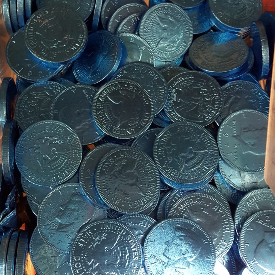 keikos-safe-place:Rainbow chocolate coins! These are so pretty!