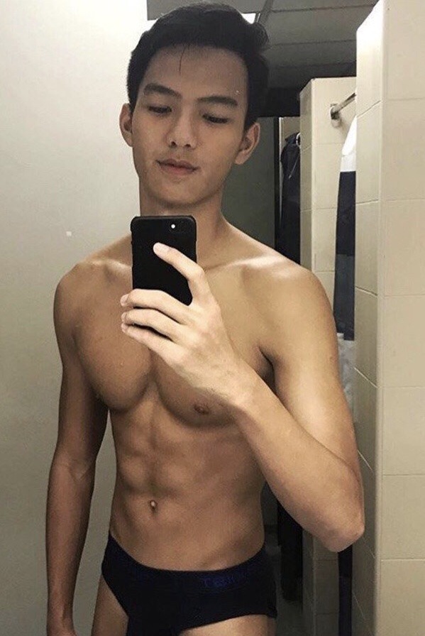 rebelziid-ii:   Cutest College Student [ See what makes him more special ] 🤭🤭🤭 