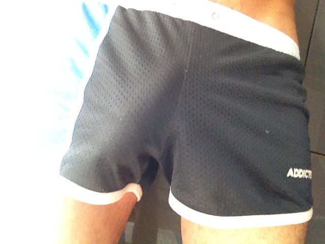 freeballdfw:  freeballingla:  you can see this at the gym  #freeballing #gay #commando