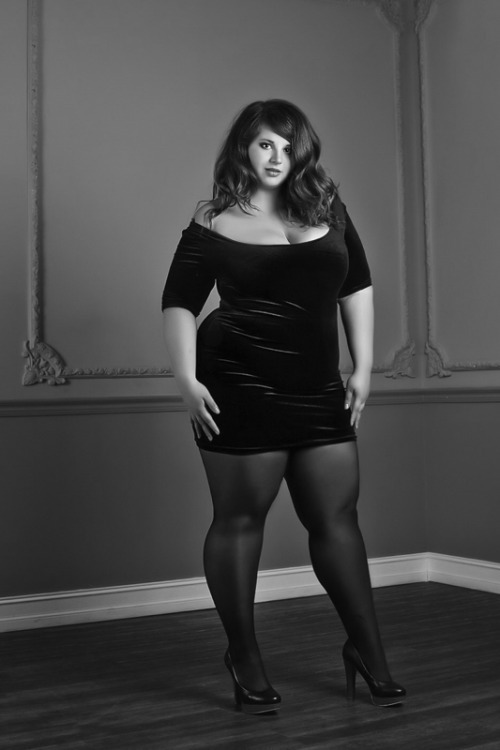 myplumpylovingirl:  Chat with your sweetest chubby queen HERE http://emptyurballs.xyz/chubbychat.html