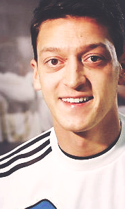  → mesut ozil getting cuter everyday 