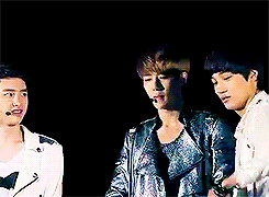 incenesque:a walk down memory lane; silly sekai dancing to chanyeol’s beatboxing~