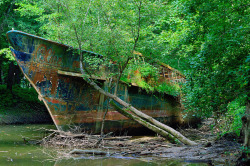 destroyed-and-abandoned:  Forgotten Ship,
