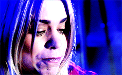romanvnas: “You should’ve seen the way he was looking at you […].” I smiled a little. “How?”