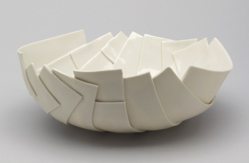 Enzo Mari, Samos bowls, model S/B, 1973. Glazed porcelain. For Bruno Danese, Milano. Via MoMA. Poste