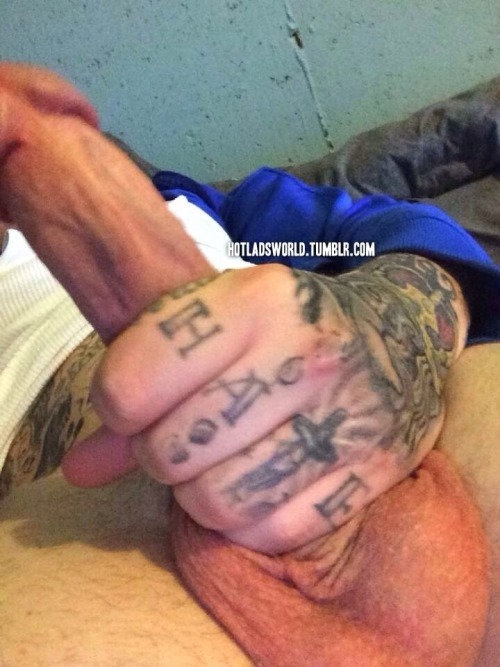 wolveschav:  Would love to fuck this lad. #lad #inked #fitlad #tattoo