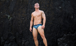 dnamagazine:  Between a rock and a hard place.