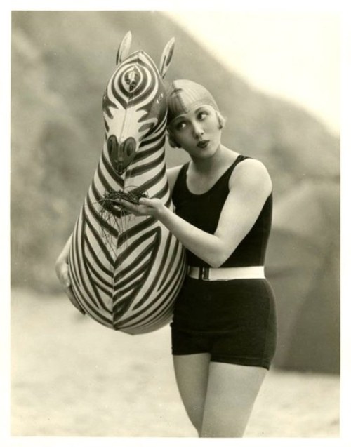 detournementsmineurs: Leila Hyams circus performer in “Freaks” by Tod Browning, 1932.