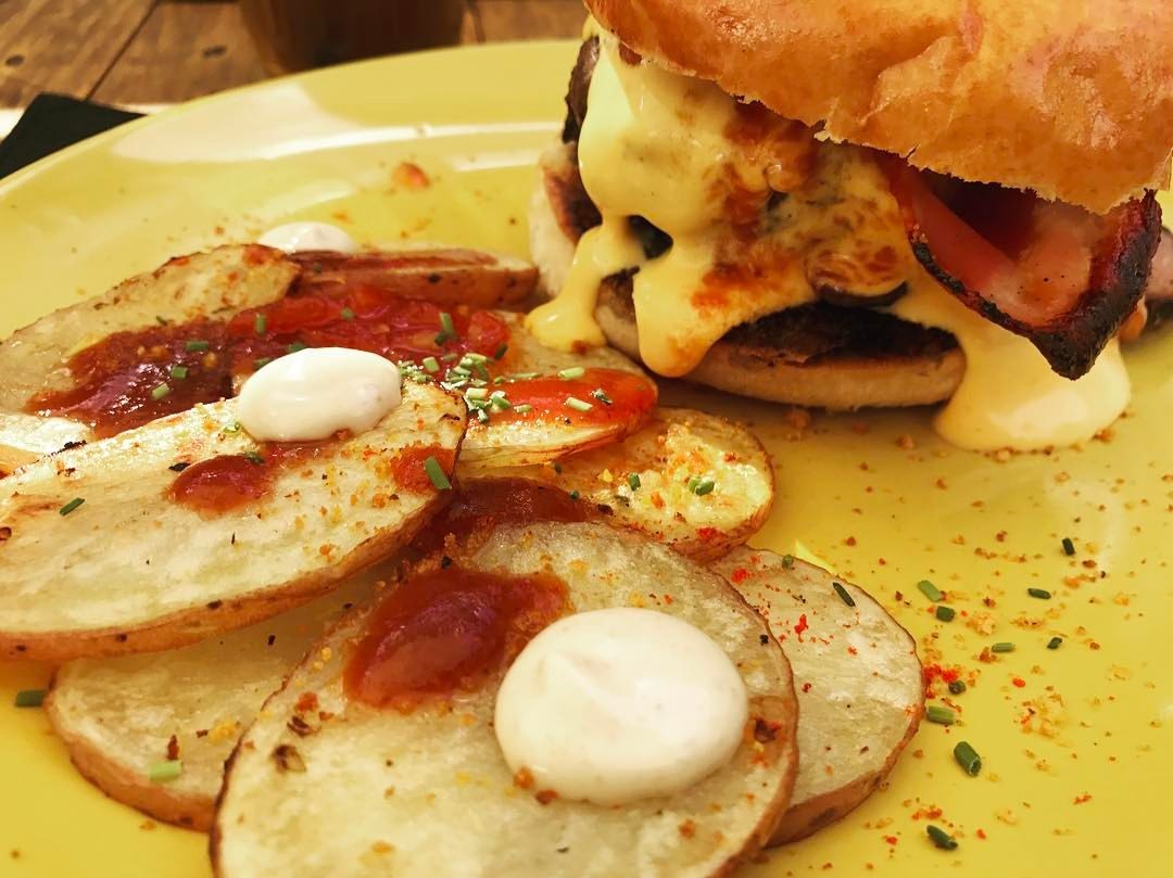 thehassasin:🇻🇪  (en John LaMarket, El Otro Patio, Bellavista)