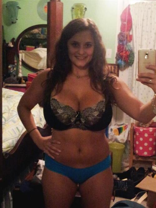 Sundreams90Mirror, mirror, on the wall…For 900+ more fan-posted photos of her, see sundreams9