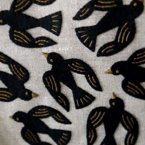 cafeinevitable:A Murder of Crows by Yumiko Higuchihand embroidery on linen