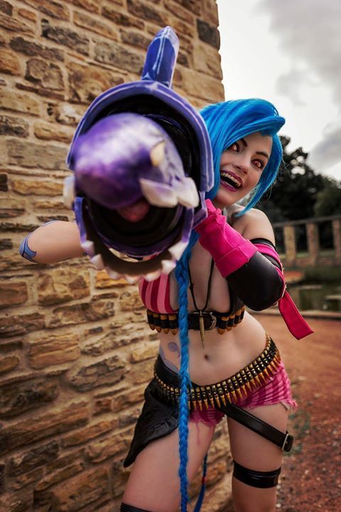 nizargqassis:  Jinx from League of legends  Cosplayer BlackKami Photographer: Terobes
