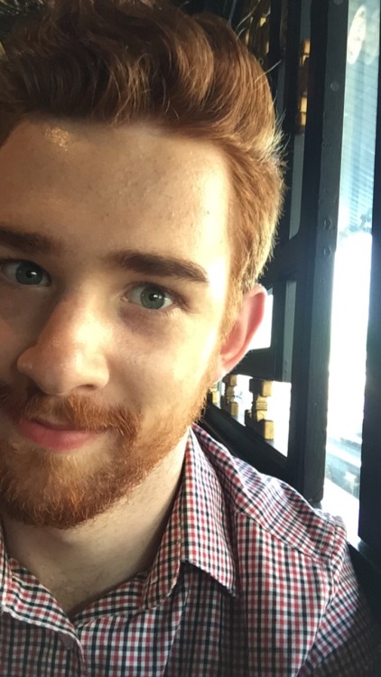 ginger-boners:  starbucksdad:  I’m a little bit drunk and feeling a little bit cute  and you definitely are 