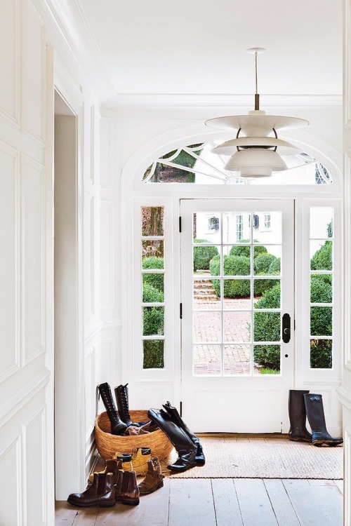 oldfarmhouse:What a Entry!www.thisisglamorous.com/2014/08/interior-designer-julie-hillman/