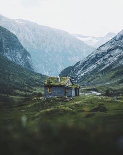 utwo:
“ Cabins in Norway
© M. Kuhr
”