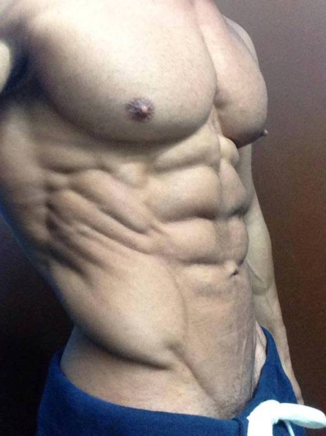 PERKY NIPPLES ON BULKY PECS&hellip; DROOL&hellip;