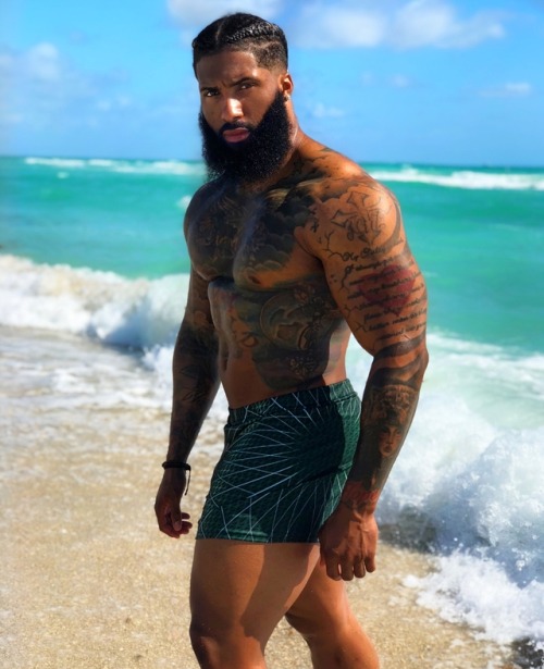 milecoltrane:  @Img_bangbang    just sexy