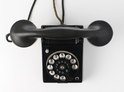 Richard Schadewell & Marcel Breuer, Fuld telephone, 1928/1934. Frankfurt, Germany. Via Museum of