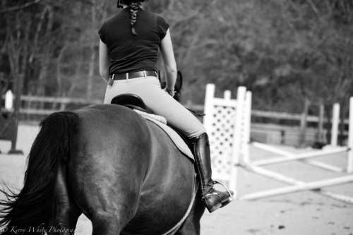 Kerry is a young photographer known for publishing competiton shots on Tumblr. Her equestrian world 