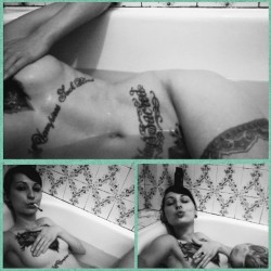 Neveraboveneverbelow:  After A Long I Decided To Spoil Myself With A Hot Bath &Amp;Lt;3