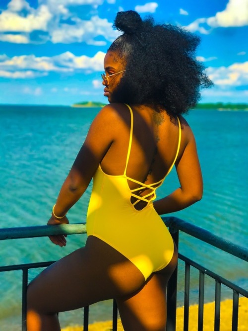 trillesthaitianprincess: Can’t get enough yellow .