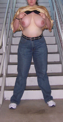 facelesswife:  Here i am Flashing in t he Stairwell of the Edward Jones dome .