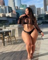 Porn photo she2damnthick:Look at how thick 