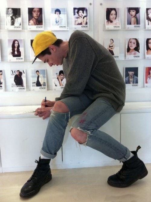 maskedlink: aw he’s signing up for a modelling gig