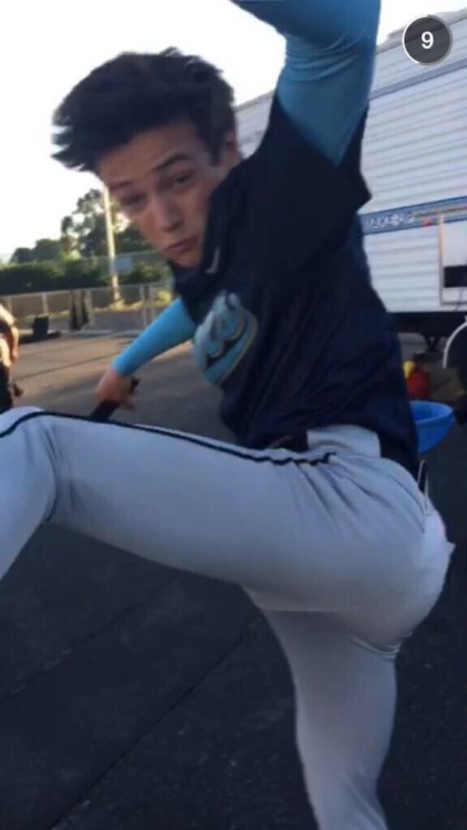 male-celebs-naked:  Cameron Dallas in baseball pants *heart eyes emoji*