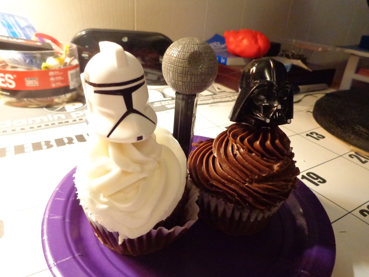 lady-war-of-the-ring-stars:  Happy Birthday! :)  What!!?? Yumm!! Thank you!!! 