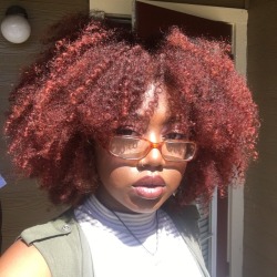 thatonechocoolategirl:  4 eyez and frizzy hair… a go to look