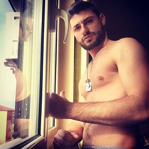 mystraightfriend:  Mystraightfriend.tumblr.com