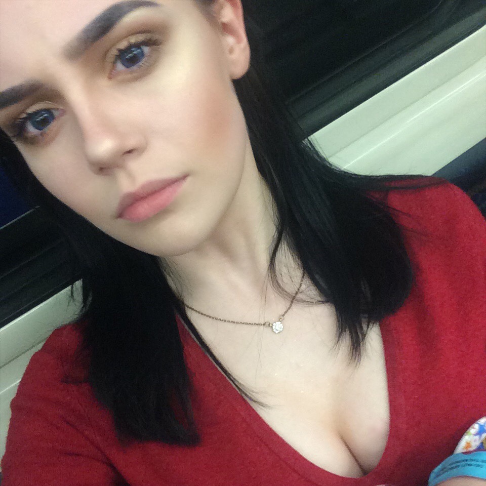 agingb0nes:  Guess who tried on contacts for the first time ever and now loves them?
