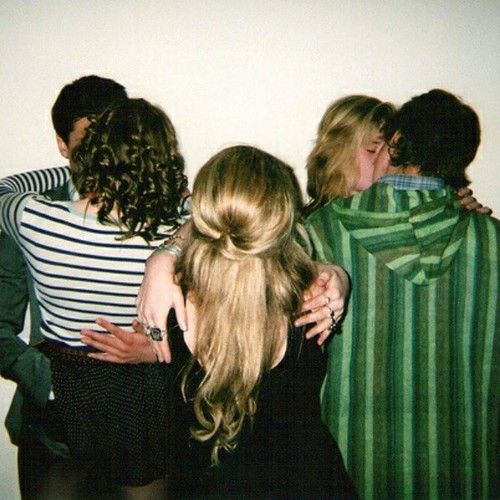 grunge-vision:  hug na We Heart It - http://weheartit.com/entry/168391542