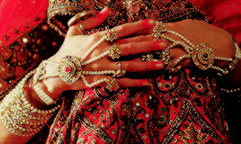 love-indian-actress:Jodhaa Akbar : Faceless + Jewellery