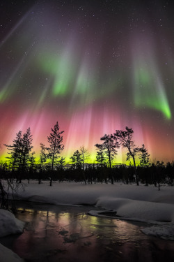 vurtual:The Northern Lights (by Jyrki Salonen)