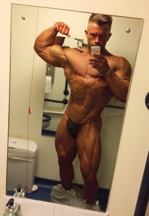 muscleroidaddict:  Andy Scott  &gt;&gt;&gt;&gt;&gt;&gt;&gt;&gt;&