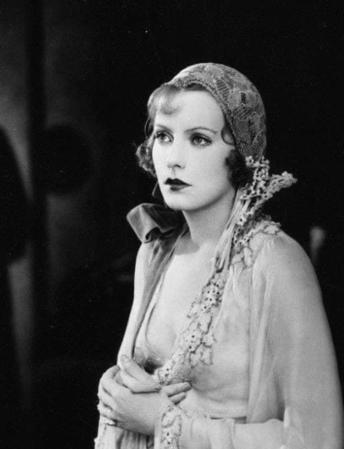 Greta Garbohttps://Painted-Face.com/