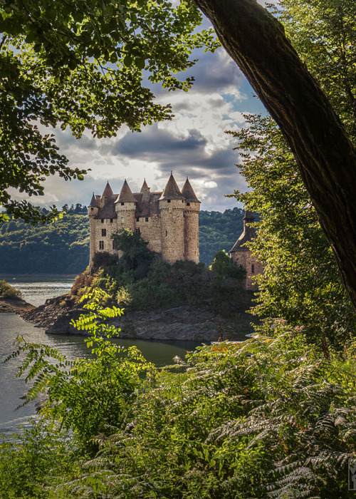 history-heritage-scoubidou-ouah: wilczeuroczysko  -  Château du VAL,  France I 