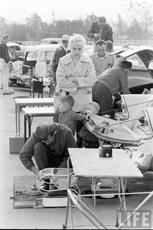 Swap Meet at the Aero Motor-Vu(Grey Villet. 1961)